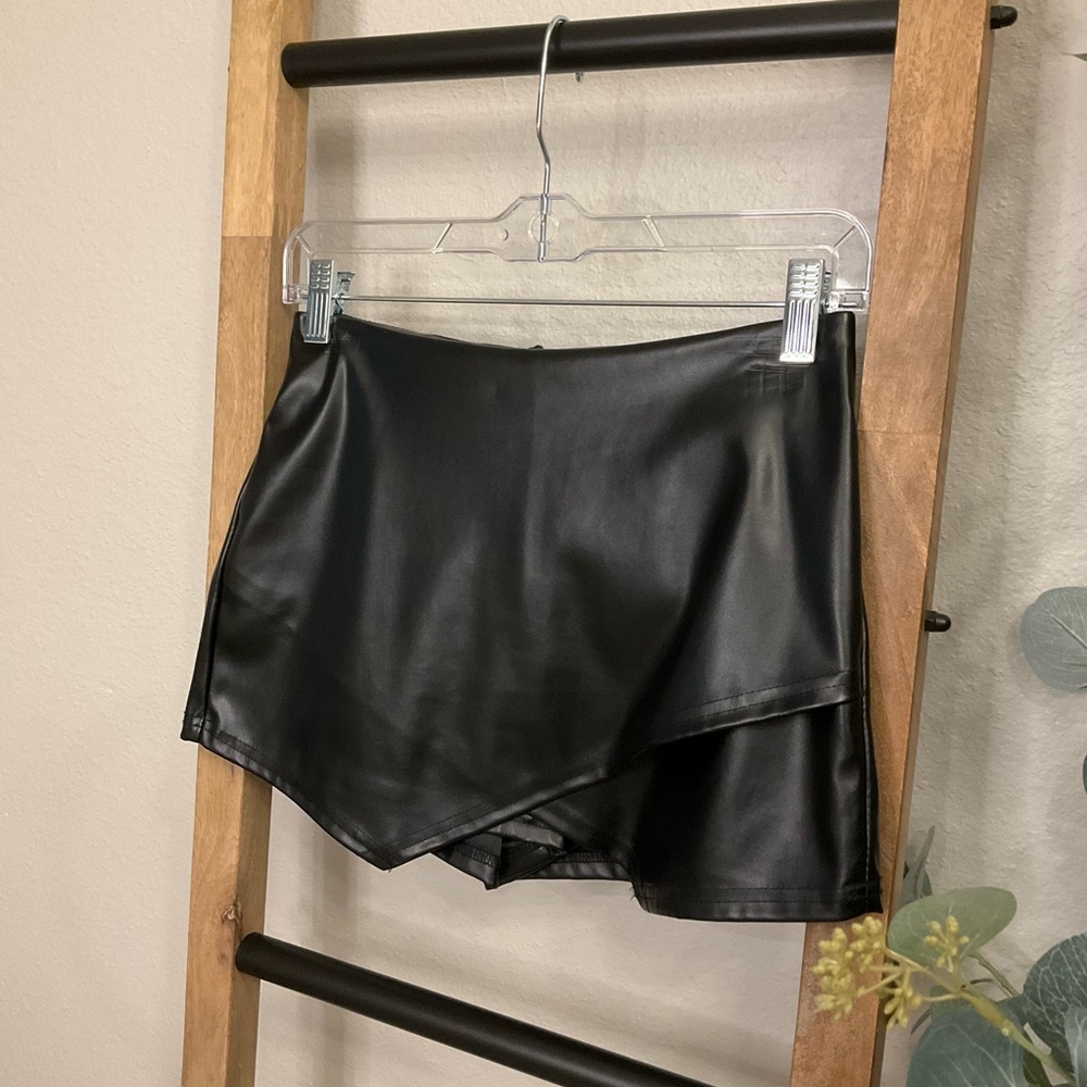 Blue blush leather skirt